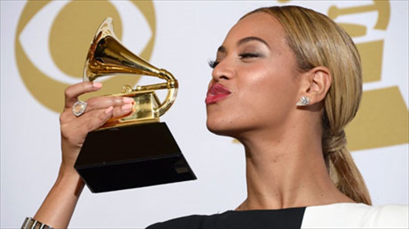 oi-megaluteroi-nikites-stin-istoria-ton-brabeion-grammy