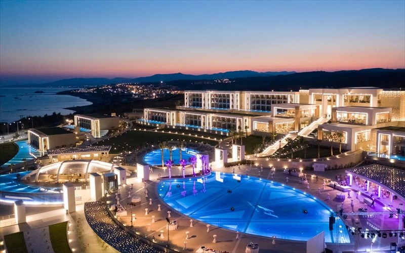 o-omilos-h-hotels-collection-giortase-ta-25a-genethlia