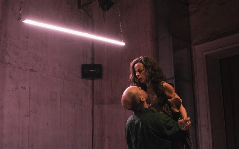 paratasi-gia-to-tha-oneireuesai-pali-mia-kainouria-foresia-me-tin-maria-kitsou