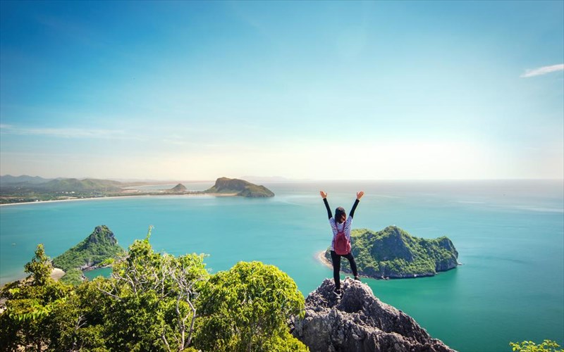 air-france-kai-bookingcom-anabathmizoun-tin-taksidiotiki-mas-empeiria