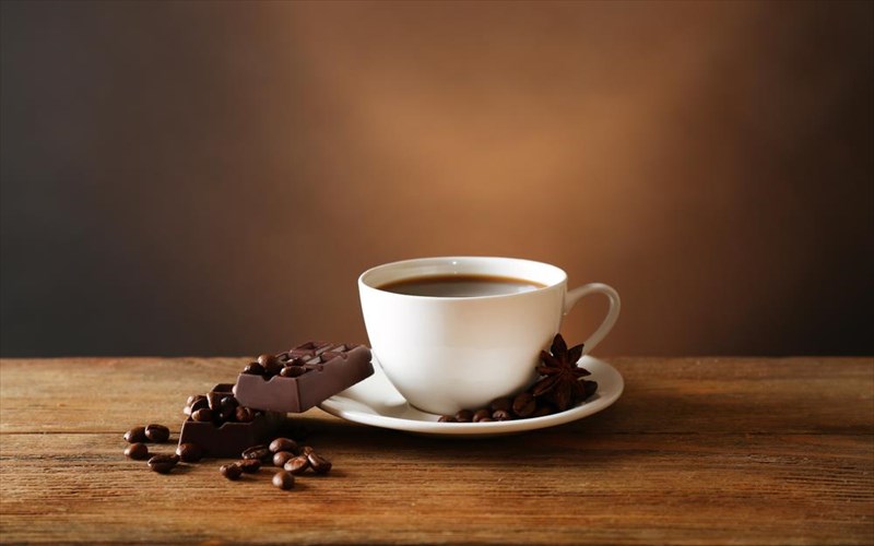 me-ti-na-tairiaksete-ton-kafe-ektos-apo-koulourakia-kai-keik