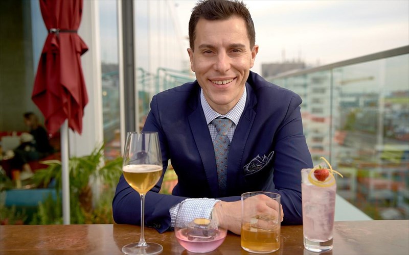 ta-kokteil-pou-eferan-ton-orlando-marzo-stin-korufi-tou-bartending