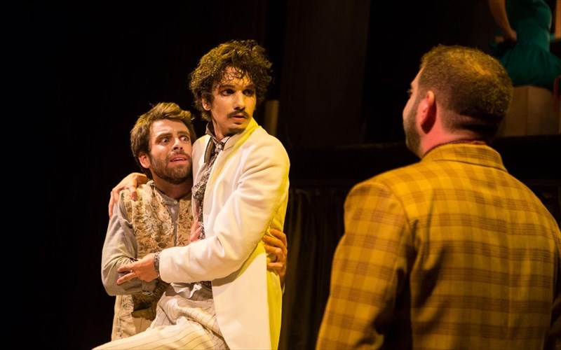 o-epitheoritis-kai-to-dikaioma-stin-pseudaisthisi-sto-skrow-theater