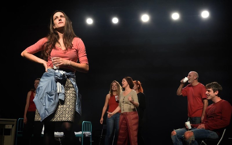 me-lene-emma-apo-tin-omada-nama-sto-sugxrono-theatro