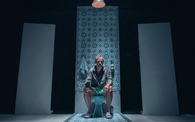 paratasi-gia-to-o-karaflompekatsos-kai-i-spuridoula-sto-theatro-stathmos-i-spuridoula-sto-theatro-stathmos