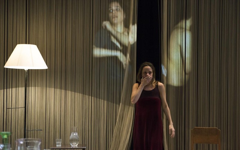 i-thalassa-tis-ithakis-plimmurizei-tin-kentriki-skini-tis-stegis