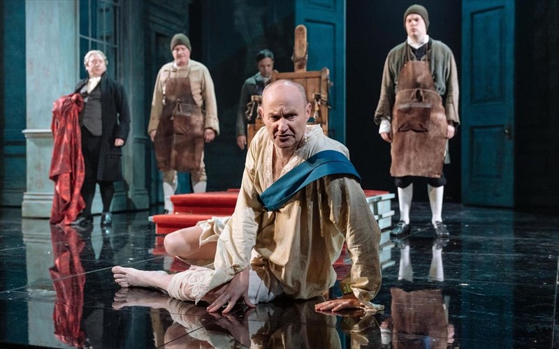 i-trela-tou-georgiou-g-apo-to-ethniko-theatro-tis-agglias-sto-megaro