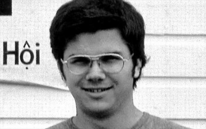 o-dolofonos-tou-John-lennon-metanionei-niothei-ntropi-kai-zita-na-apofulakistei