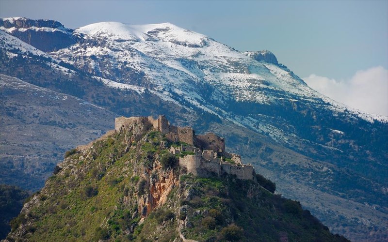 taksidi-sta-korufaia-ellinika-kastra