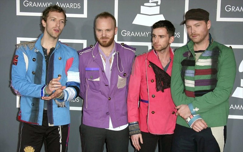 oi-coldplay-sxediazoun-na-epistrepsoun-to-2019-me-ena-neo-almpoum-ekpliksi