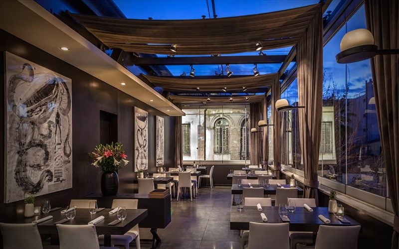 to-funky-gourmet-kleinei-ta-deka-kai-etoimazei-ena-terastio-doro