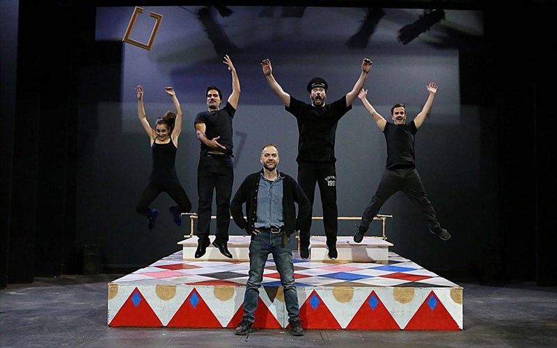 mam-tou-saki-serefa-apo-to-dipethe-patras-arma-thespidos