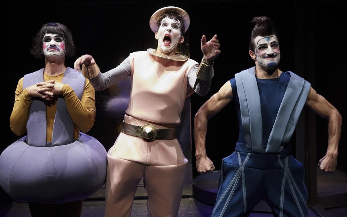 i-komodia-ton-pareksigiseon