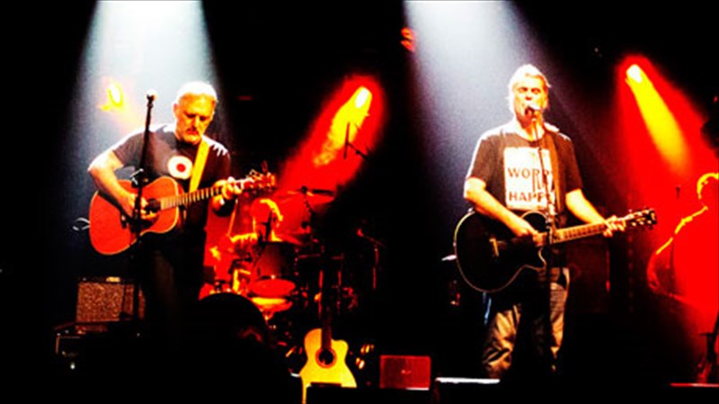 ti-koino-exoun-oi-fatme-me-tous-puks-laks-i-apantisi-sto-passport