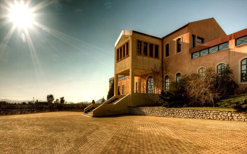 taksidi-se-tessera-panemorfa-oinopoieia-tis-elladas