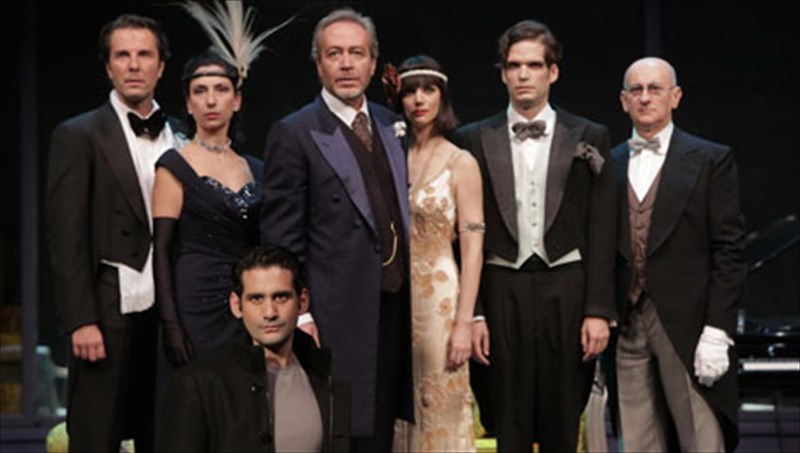 kritiki-theatrou-o-epitheoritis-erxetai