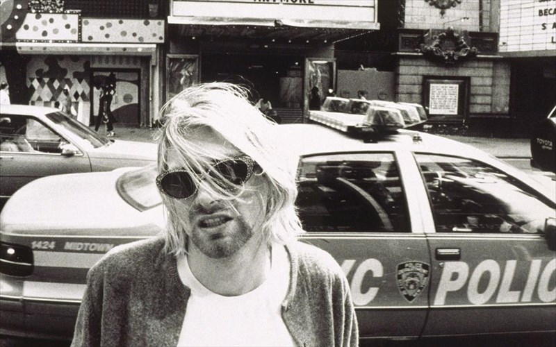 kurt-cobain-oi-leukoi-den-mporoume-na-xorepsoume-den-mporoume-na-raparoume