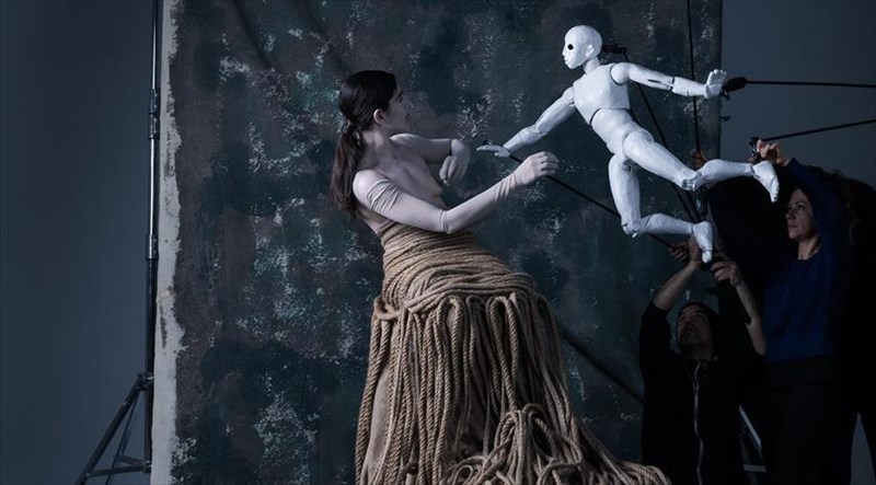 ektos-stegis-tha-breis-enan-mikro-odigo-gia-upopsifious-skoinobates