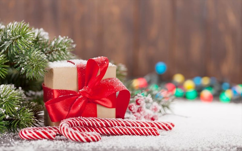 to-life-gallery-athens-dinei-gunaikeia-kai-filanthropiki-xroia-sta-xristougenna