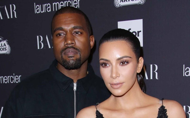 ti-pire-o-elafroxeris-kanye-west-apo-tin-epideiksi-modas-tis-donatella-versace-elafroxeris-kanye-west-apo-tin-epideiksi-modas-tis-donatella-versace