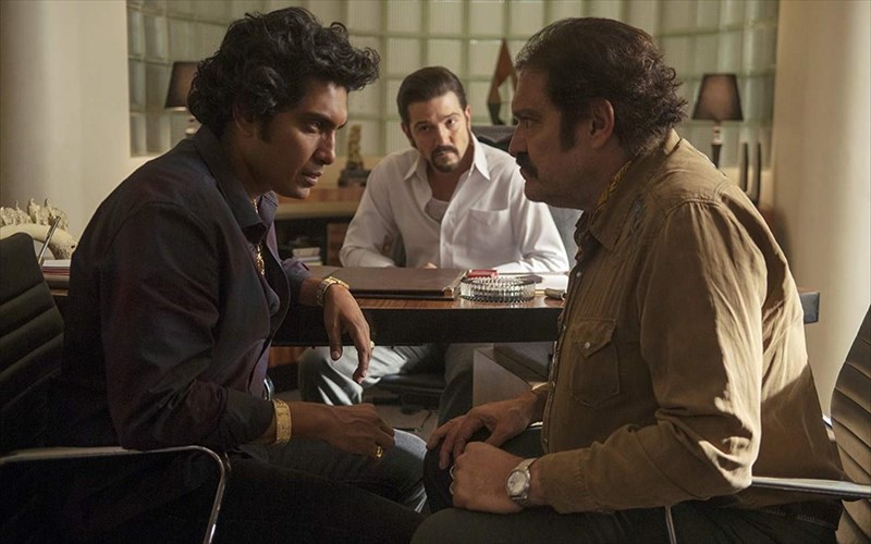 narcos-meksiko-ena-neo-kartel-gennietai