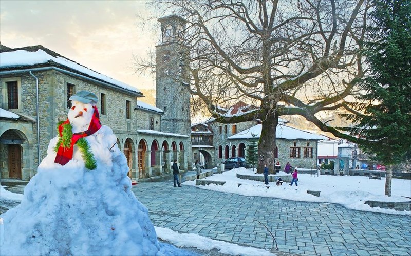 gurizoume-ti-xristougenniatiki-ellada-mesa-apo-deka-fotografies