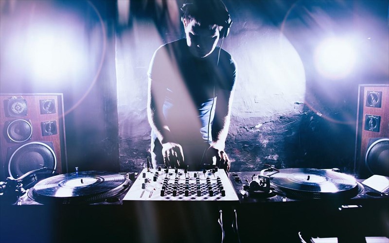 poio-einai-to-idaniko-xristougenniatiko-single