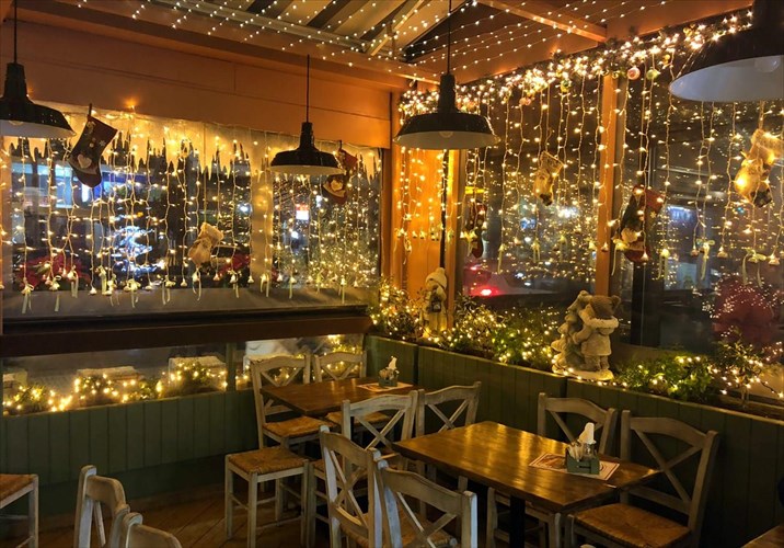 triguro-ap-ola-anakalupsame-to-pio-xristougenniatiko-soublatzidiko-tis-athinas