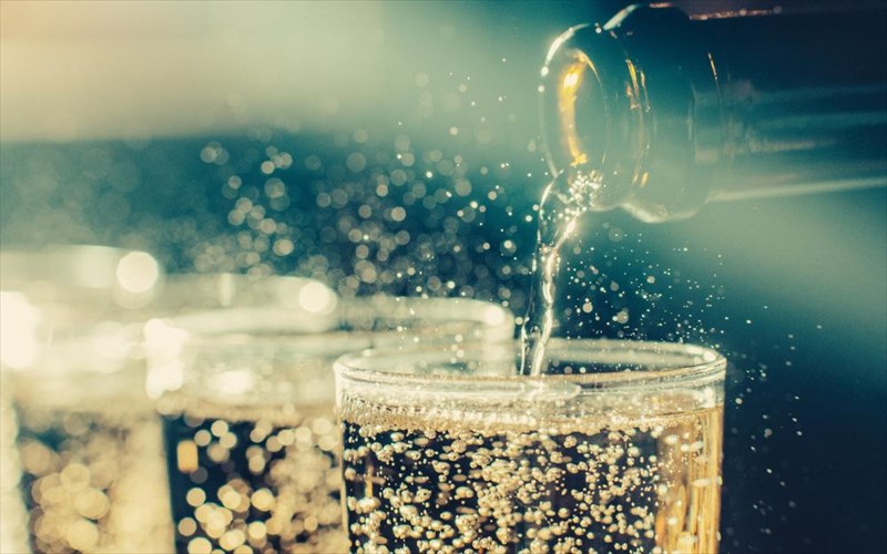 ti-pinoume-anti-gia-sampania-to-bradu-tis-protoxronias