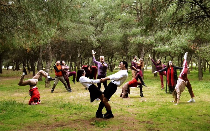 to-tenekedenio-tampourlo-apo-tin-dimitra-xatoupi-sto-theatro-simeio