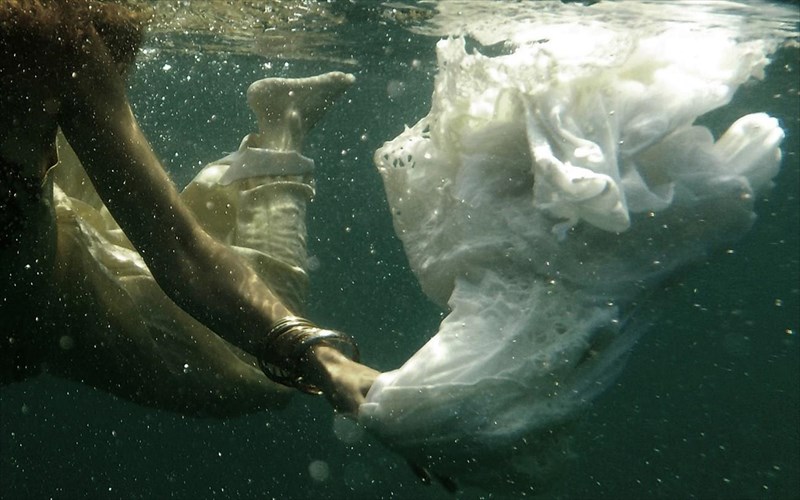 frosuni-sto-theatro-abaton