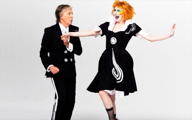 o-paul-mccartney-kai-i-emma-stone-enonoun-dunameis-kata-tou-bullying-emma-stone-enonoun-dunameis-kata-tou-bullying