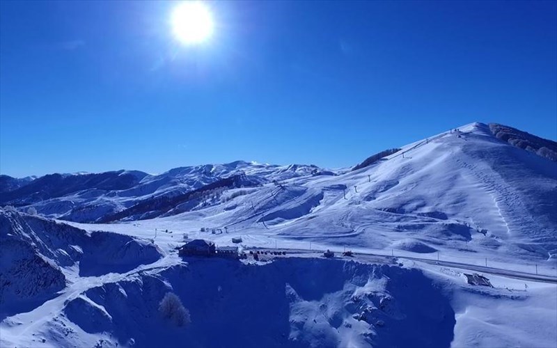 pame-gia-ski-kai-paixnidi-se-pente-panemorfa-xionodromika-tis-elladas