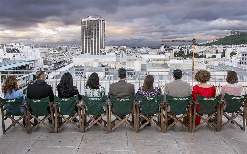 hahnemann-vol1-mia-parastasi-pou-enonei-to-theatro-me-tin-omoiopathitiki