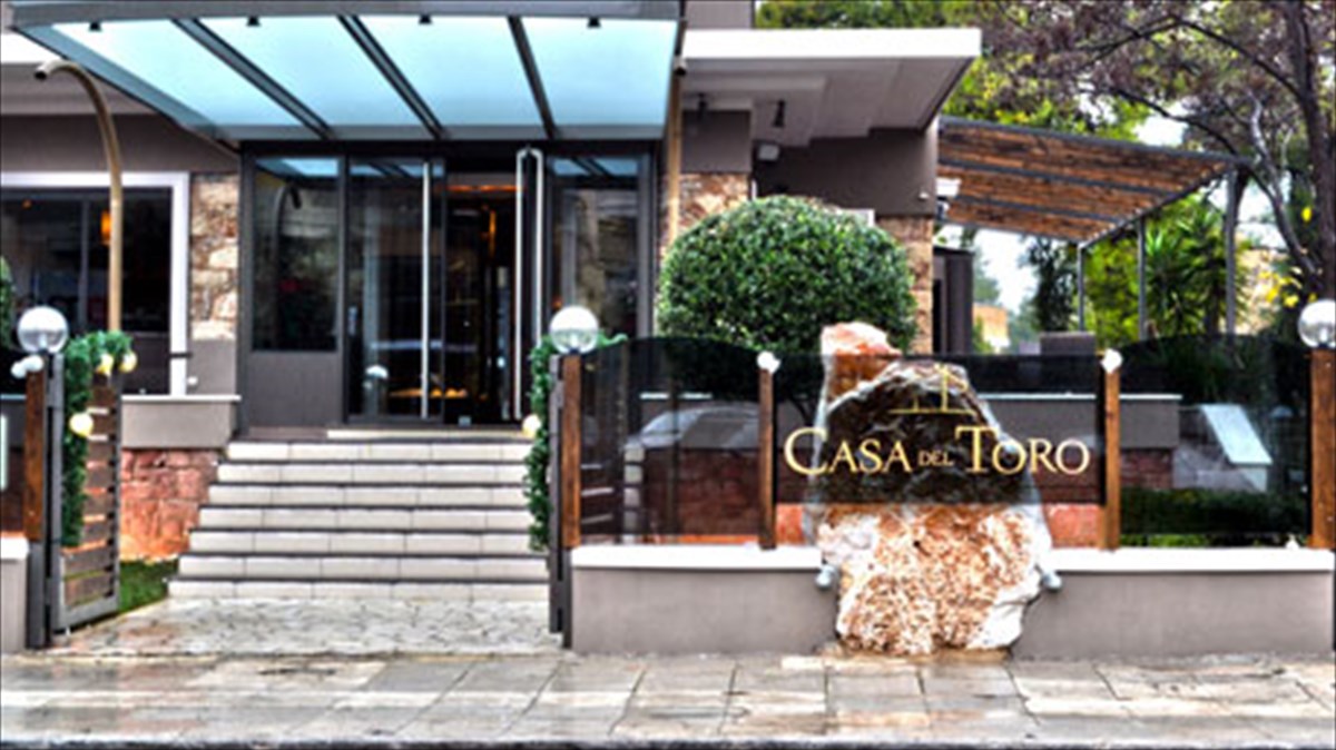 casa-del-toro-sto-spiti-tou-taurou-gia-authentiki-kreatofagia