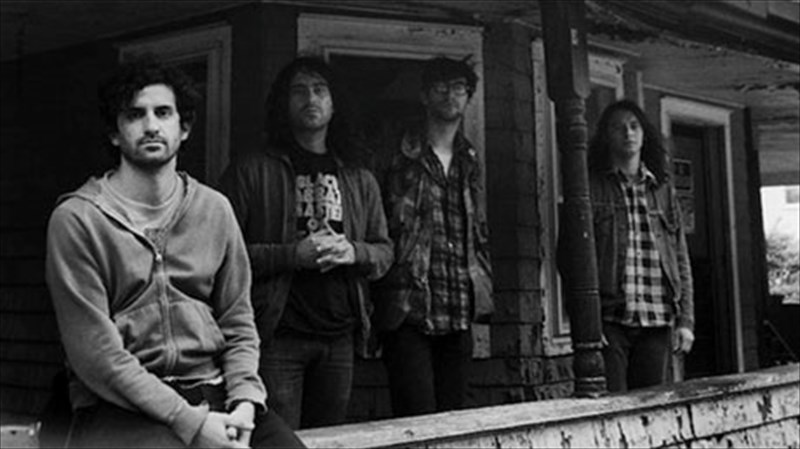 pop-euaisthisia-kai-garage-ixos-gia-mia-bradia-sto-an-club