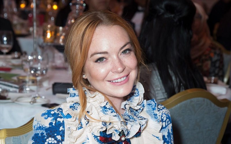 i-lindsay-lohan-parakalaei-gia-mia-nea-sunexeia-sta-kaka-koritsia