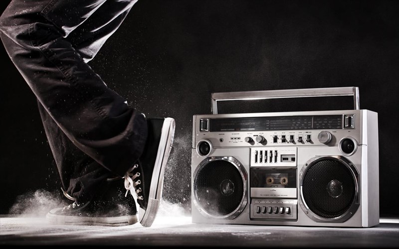 meta-to-binulio-epistrefei-kai-i-kaseta-kaseta