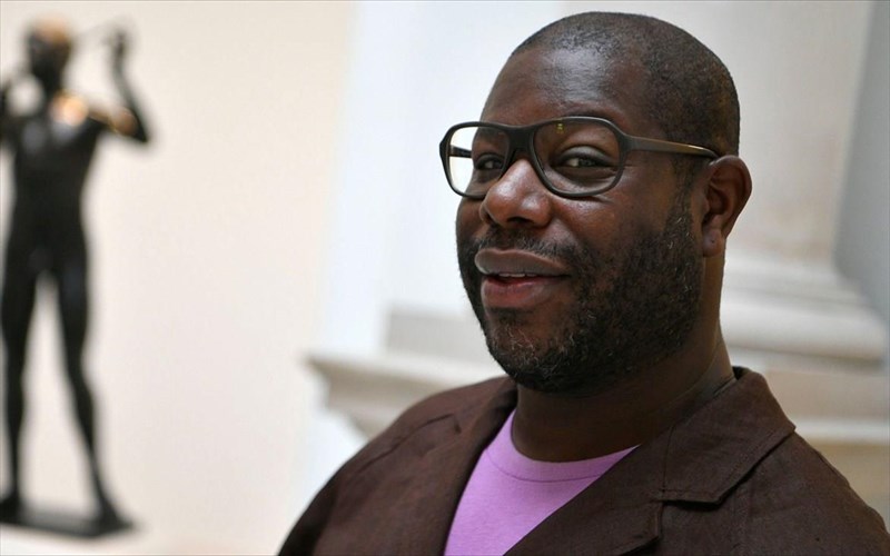 o-steve-mcqueen-tha-skinothetisei-ntokimanter-gia-ton-deutero-pagkosmio-polemo