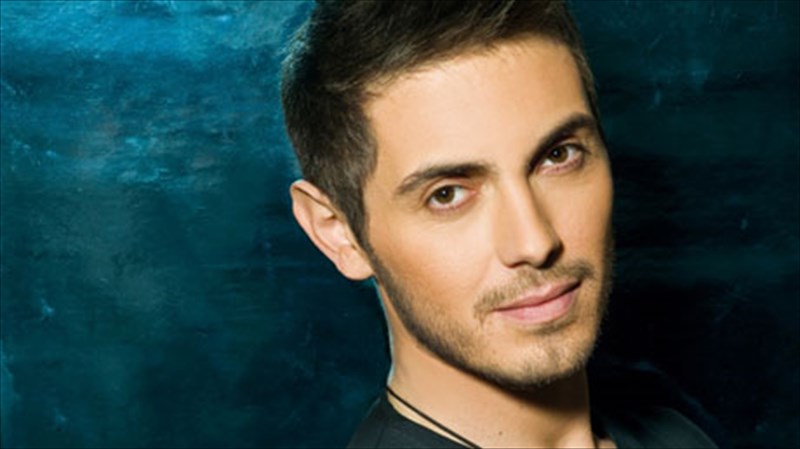 treis-live-emfaniseis-etoimazei-o-mixalis-xatzigiannis-sto-ant-art-mixalis-xatzigiannis-sto-ant-art