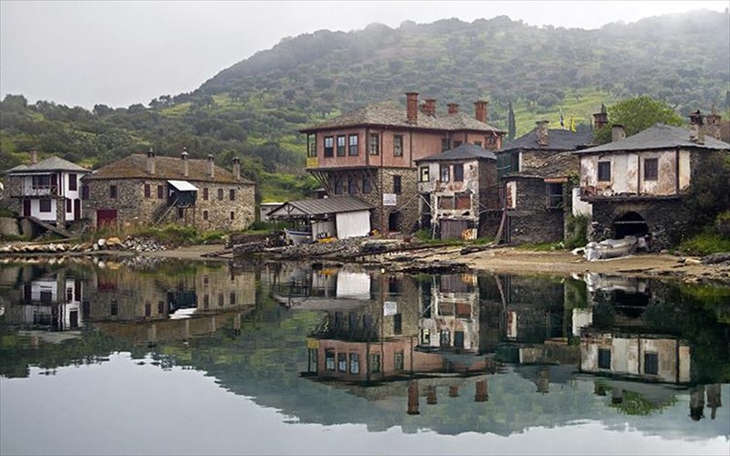 apodrasi-apo-to-kouti-kai-8-ergazomenoi-dimiourgoun-ergazomenoi-dimiourgoun