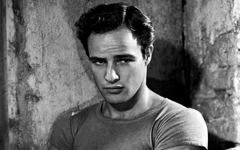 xoreuontas-bals-me-ton-marlon-brando-stin-taiti