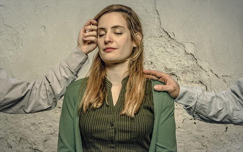 i-yposxesi--kaimene-mou-marik-mia-istoria-enilikiosis-sto-theatro-fournos-kaimene-mou-marik-mia-istoria-enilikiosis-sto-theatro-fournos