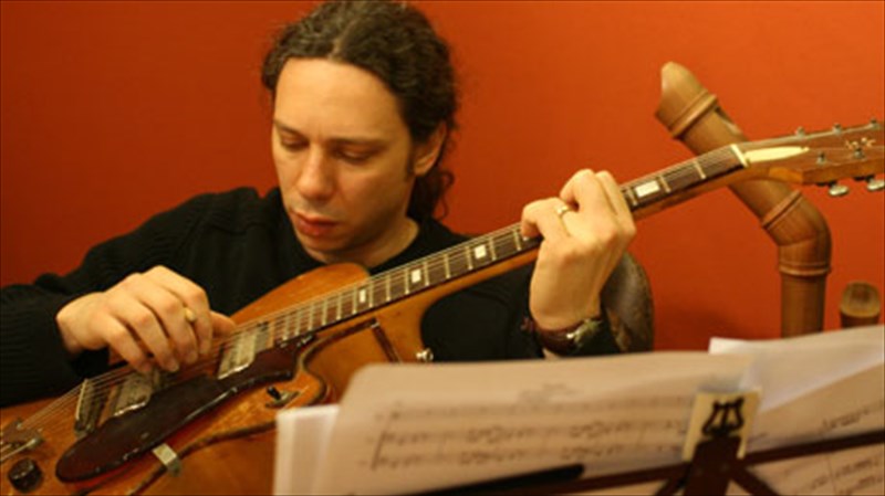 o-alkinoos-ioannidis-se-mia-kalokairini-xeimoniatiki-sunaulia