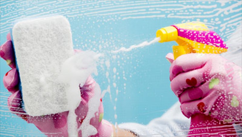 poses-thermides-kaine-oi-douleies-tou-spitiou