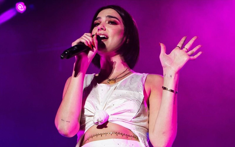 deite-to-neo-foutouristiko-binteoklip-tis-dua-lipa