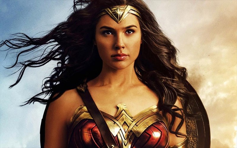 i-wonder-woman-eksugxronizetai