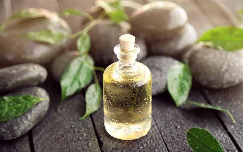 tria-ladia-pou-kanoun-thaumata-sto-derma-mas