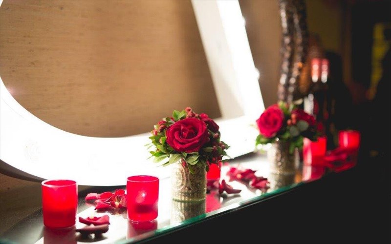 love-is-in-the-air-i-kardia-tou-agbalentinou-xtupa-sta-ksenodoxeia-tou-omilou-dibani