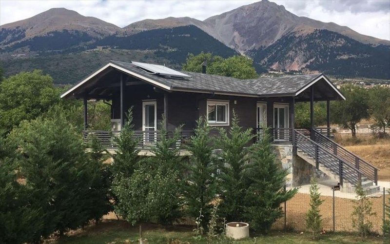 pente-panemorfa-kai-oikonomika-airbnb-stin-ellada